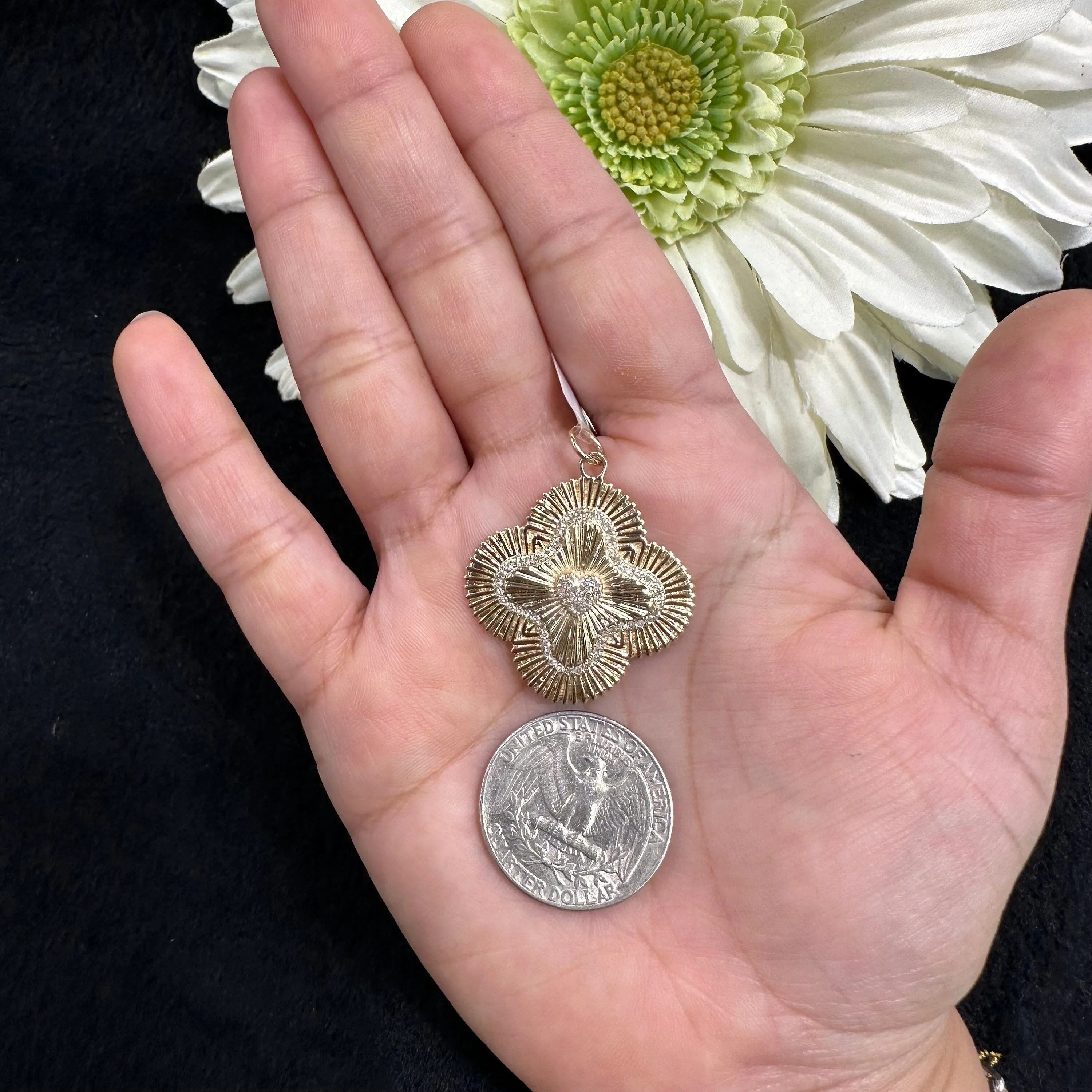 Diamond Sunrays Clover shape Pendant 29mm