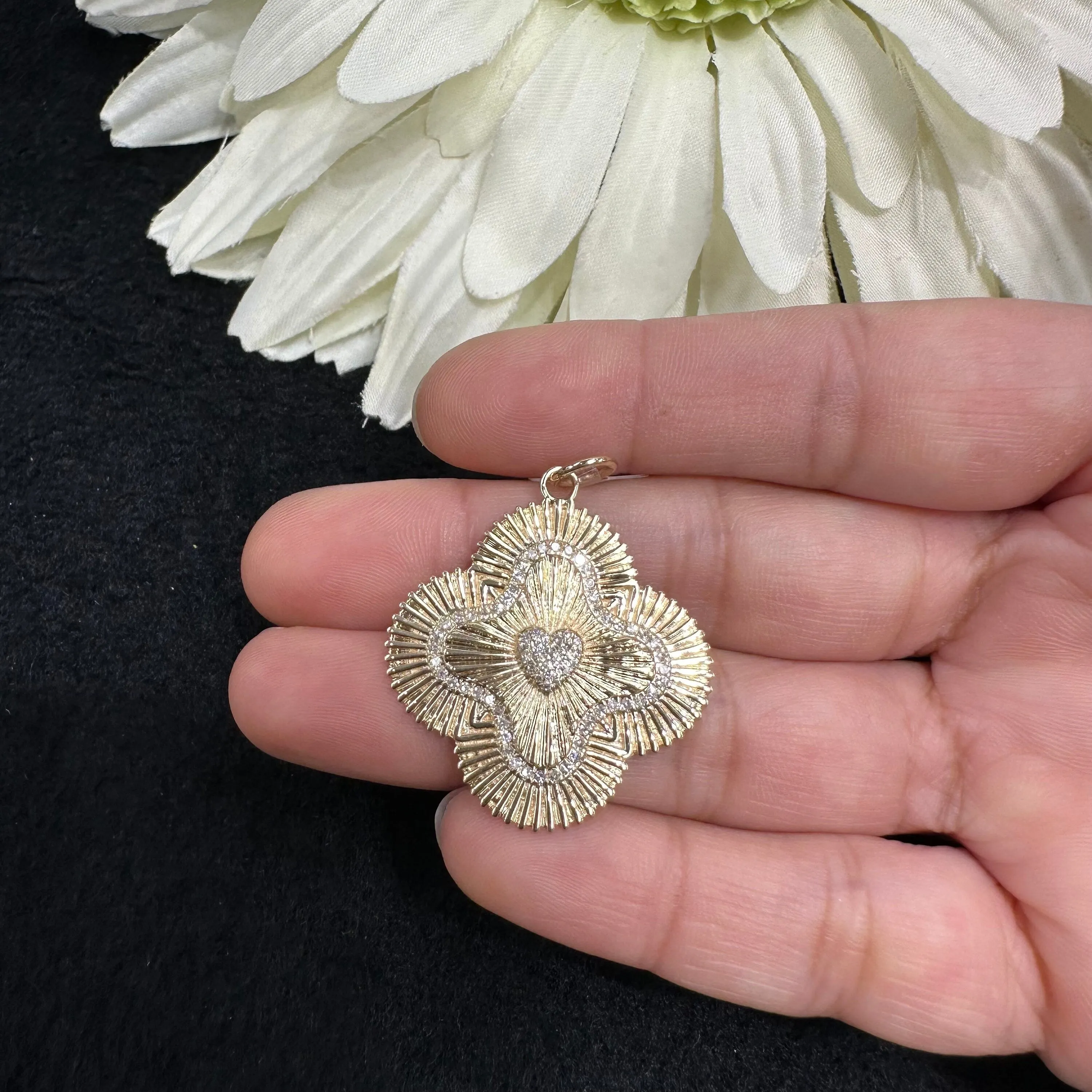Diamond Sunrays Clover shape Pendant 29mm