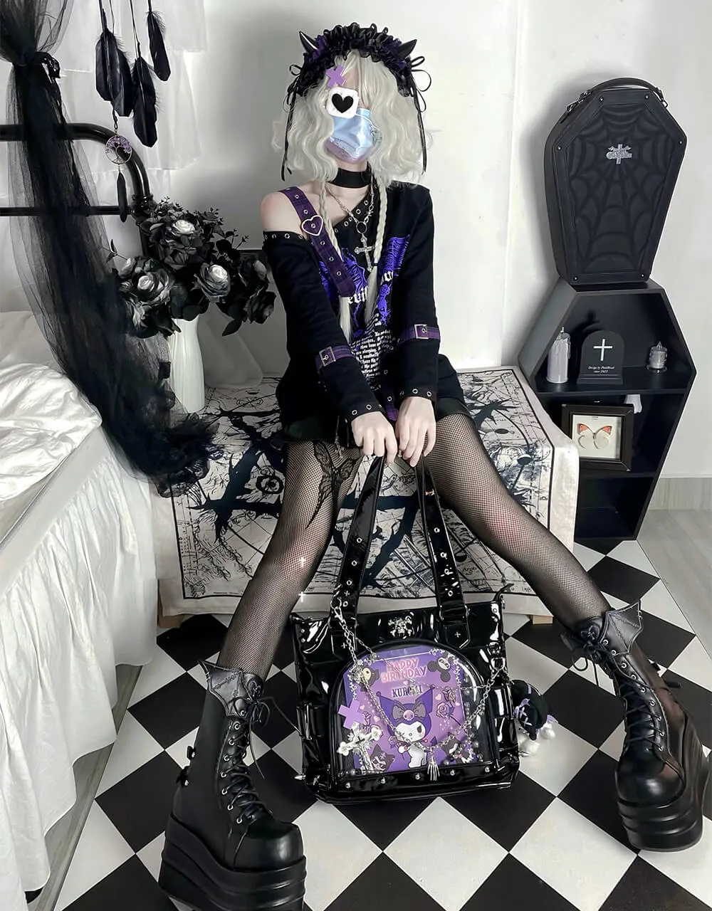 Window of Skeleton Rivets Studded Ita Tote Bag